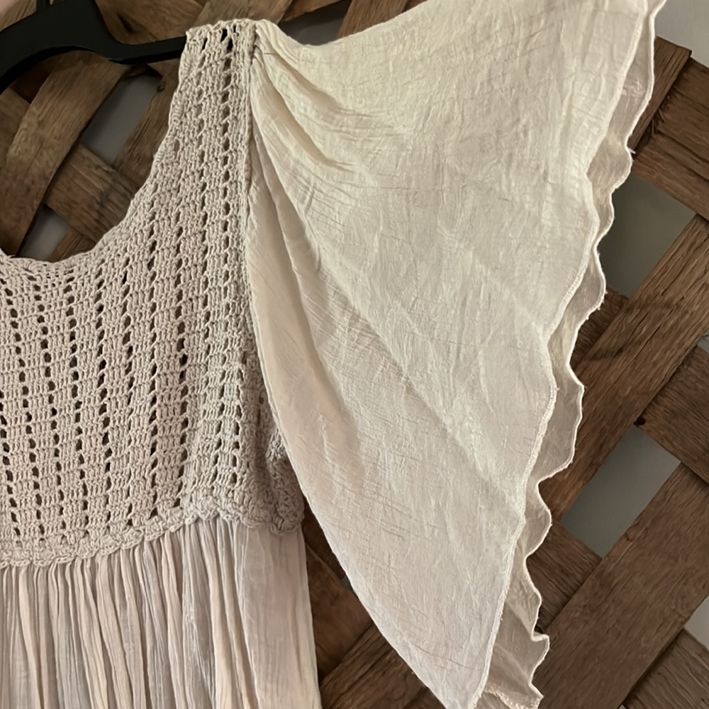 Vintage Adiva Beige Boho Crochet Flutter Sleeve Top Size M - Picture 5 of 10